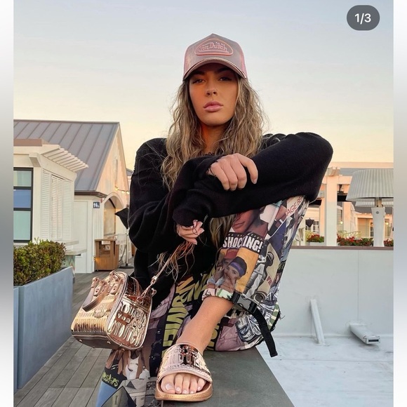 Von Dutch Small Rose Gold Reflective Bowling Bag | FULL INCLUSION | NEW/NWT!!💗 - Picture 10 of 11